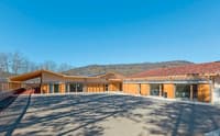 Une école élémentaire en bois à Saint-Antonin-Noble-Val par l'agence Mil Lieux